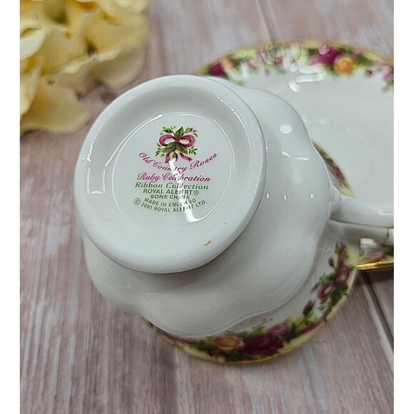 Royal Albert Old Country Roses Teacup set Ruby Celebration Ribbon Collection - Picture 7 of 10